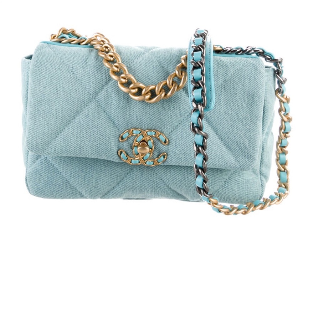 Chanel 2021 Medium 19 Denim Flag Bag -100% authentic